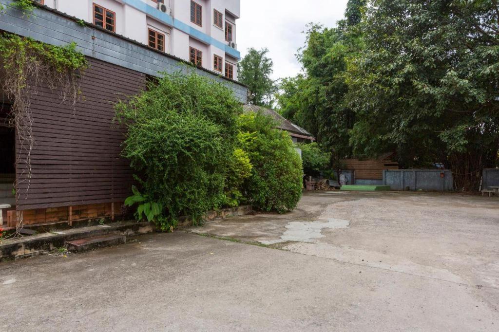 Oyo 75356 Thipsiri Lodge Chiang Mai Ngoại thất bức ảnh